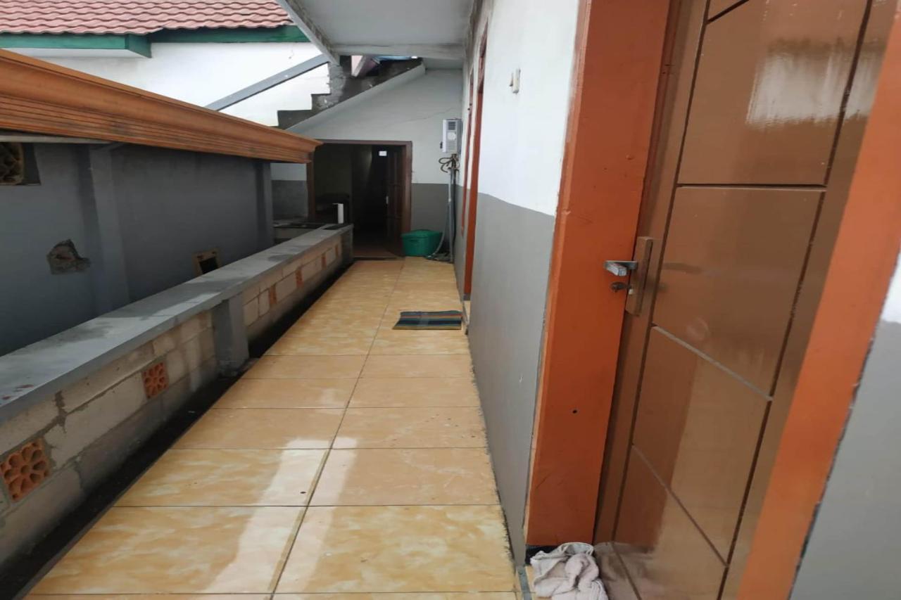 Oyo 90097 Homestay Sinta Ndani Putri Probolinggo Exterior photo