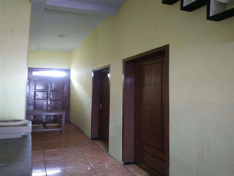 Oyo 90097 Homestay Sinta Ndani Putri Probolinggo Exterior photo